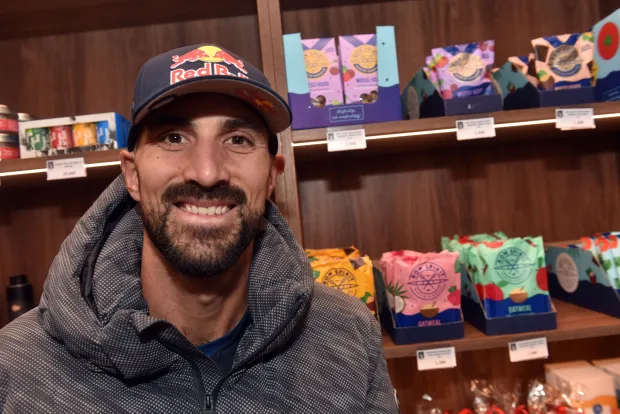 Zagreb, 28.11.2025 (zadnja) - Dr.Pigley otvorio prodavaonicu delikatesnih cvaraka u Radicevoj ulici, na slici Martin Sinkovic.foto Davor Kovaceviczadnja