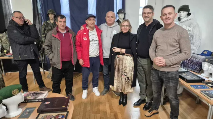 Ratna izložba u Gunjifoto: OŠ Gunja