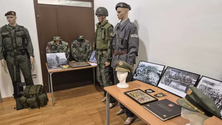 Izložba ratnih eksponata u Gunjifoto: OŠ Gunja