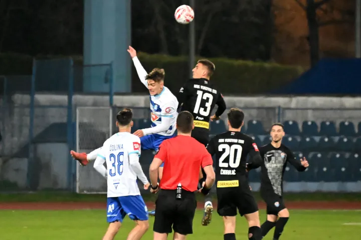 Vinkovci, 28.11.2025. - Susret 15. kola hrvatskog nogometnog prvenstva Vukovar 1991 - Osijek. foto HINA/ Gordan Pani?/ gp