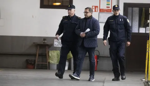 Zagreb, 28.11.2025 - Bivši glavni državni inspektor Andrija Mikulić nakon razrješenja s dužnosti i uhićenja zbog sumnje u korupciju očekuje ga ispitivanje u Uskoku koji potom treba odlučiti hoće li protiv njega i suoptuženika pokrenuti istragu i zatražiti istražni zatvor. Na fotografiji Andrija Mikulić.foto HINA/ Daniel KASAP/ dk