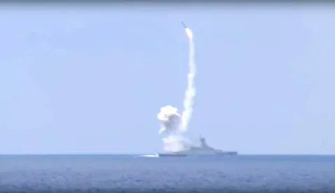 epa05499125 A handout still image taken from video footage made available on 19 August 2016 on the official website of the Russian Defence Ministry shows launch of Kalibr cruise missiles by a Russian warship from the eastern part of Mediterranean Sea against Jabhat al-Nusra facilities in Syria 19 August 2016. Russian 'Serpukhov' and 'Zelyony Dol' small-sized missile ships of the Russian Black Sea Fleet based in Sevastopol conducted three launches of Kalibr cruise missiles, all designated targets were hit, the Russian Defence Ministry reports. EPA/RUSSIAN DEFENCE MINISTRY PRESS SERVICE HANDOUT BEST QUALITY AVAILABLE HANDOUT EDITORIAL USE ONLY/NO SALES