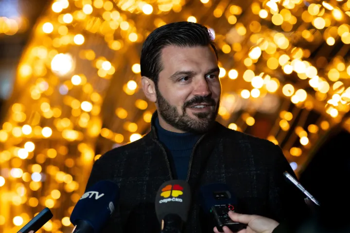 Osijek, 29. 11. 2025., Otvorenje Adventa u Osijeku, Trg Sv. Trojstva, Tvrđa Dragan Vulin; otvorenje; advent; koncert; blagdani