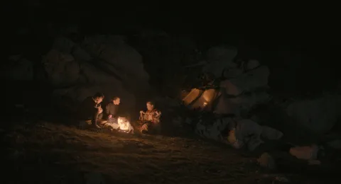 Alegorija o krivnji, strahu i slobodi žene u novoj sredini