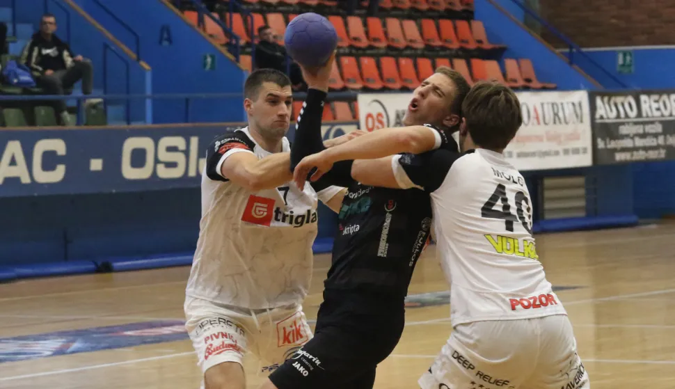 Osijek, 04. 10. 2025, SD Zrinjevac, rukomet. Osijek - Sesvete, Paket 24 Premijer liga.snimio GOJKO MITIĆ