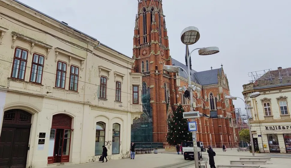 Državne nekretnine objavile su javni poziv za desetogodišnji zakup poslovnih prostora u vlasništvu RH, a na posljednji ovogodišnji natječaj uvršteno je 25 poslovnih prostora i garaža u Zagrebu, Splitu, Rijeci, Osijeku, Vukovaru, Opatiji i na Cresu. 