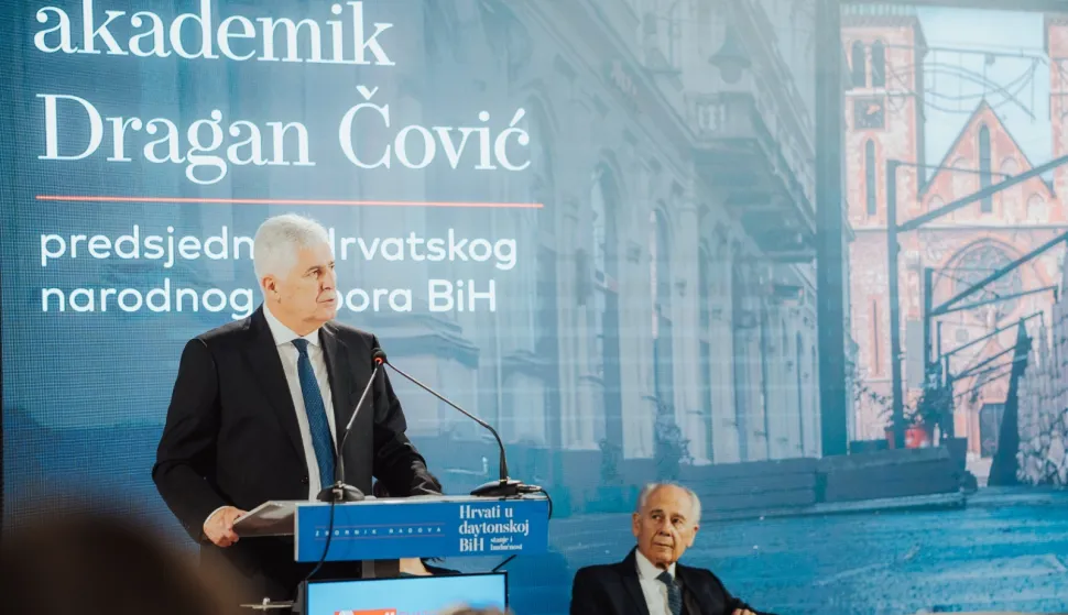 Mostar, 21.11.2025. - Put naprijed prema EU integracijama zahtijeva preustroj zemlje kako bi sva tri naroda bila ravnopravna, izjavio je Dragan Čović, predsjednik HDZ-a BiH, tijekom obilježavanja 30. godišnjice potpisivanja Daytona i okončanja rata u Bosni i Hercegovini. foto HINA/ Zoran Krešić/ zk