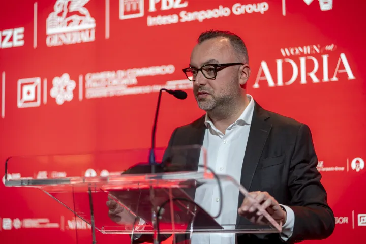 Generali osiguranje je u suradnji s partnerima inicijative Privrednom bankom Zagreb, Udrugom Glas Poduzetnika, Hrvatskim poslovnim savjetom za održivi razvoj, Talijansko-hrvatskom gospodarskom komorom i mrežom Women in Adria i ove godine uspješno provelo natječaj SME EnterPRIZE, s ciljem podrške malim i srednjim poduzećima u njihovoj održivoj transformaciji