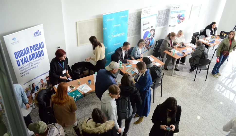 osijek, 8 veljače 2024, 10,00 sati, kulturni centar, sajam poslova, hrvatski zavod za zapošljavanje, novinar tomislav prusinasnimio zdenko pušić