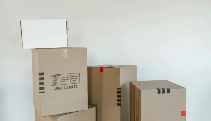 Što se događa s paketima koji nikada ne stignu na svoje odredište? Upravo to možeš saznati od 8. do 13. prosinca u Portanovi Osijek, gdje Mystery Lux donosi iskustvo otkrivanja sadržaja likvidacijskih i neisporučenih paketa – uživo i bez spoilera.