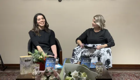 U prepunom Klubu knjižare Nova predstavljena je prva samostalna zbirka poezije "Kronike pripadnosti" profesorice violine Anice Miličević