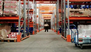 skladi&scaron;te pogon radnici industrija 
