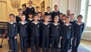 Picture shows_Presenter Joanna Lumley with the Vienna Boys ChoirDunavom kroz srce Europe s Joannom Lumley