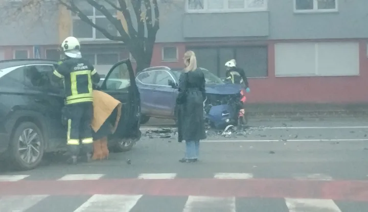 Prometna nesreća na raskrižju Vukovarske i Vijenca Ivana Me&scaron;tovića