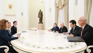 epa12565020 Russian President Vladimir Putin (3-R) meets with US Presidential Envoy Steve Witkoff (2-L) and Trump's son-in-law Jared Kushner (3-L) at the Kremlin in Moscow, Russia, 02 December 2025. Putin received Witkoff and Kushner to discuss US President Trump's 'peace plan' for Ukraine. EPA/KRISTINA KORMILITSINA/SPUTNIK/KREMLIN POOL MANDATORY CREDIT