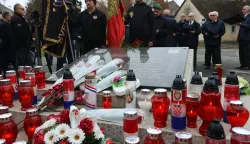 Osijek, 05. 12. 2024, Hebrangova i Rokova, spomenik. Dan obrane grada Osijeka. Komemoracija, paljenje svijeća na spomen obilježju za žrtve s Rosinjače. snimio GOJKO MITIĆ