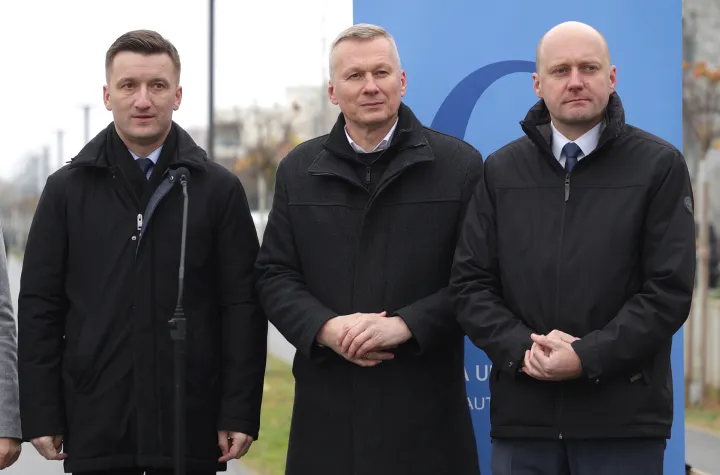 Osijek, 03. 12. 2025., Donji grad, otvaranje novog pristaništa, riječna marina, čamci, plovila, pristanište, riječno pristanište, Žarko Tušek; Tihomir Florijančić; Josip MiletićSNIMIO BRUNO JOBST