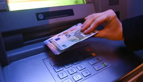 RIJEKA 11.01.2024. Ilustracija podizanja novca. Snimila: Ana Krizanec