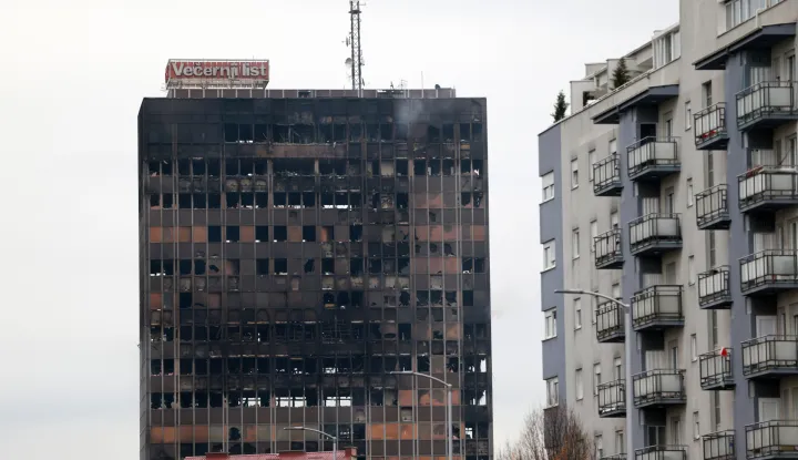 Zagreb, 19.11.2025. - Vjesnikov neboder danas. U Vjesnikovom neboderu na Slavonskoj aveniji požar je izbio u ponedjeljak malo prije ponoći. foto HINA/ Lana SLIVAR DOMINIĆ/ ml