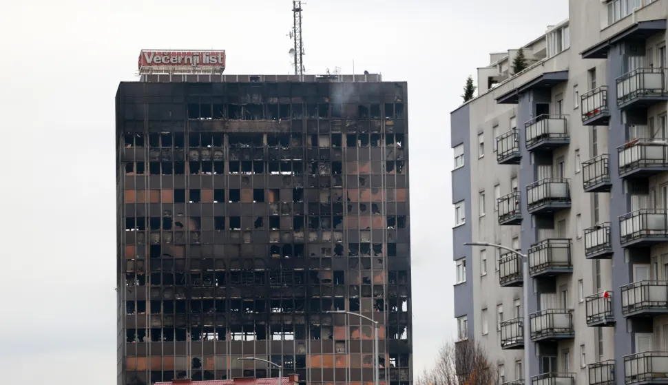 Zagreb, 19.11.2025. - Vjesnikov neboder danas. U Vjesnikovom neboderu na Slavonskoj aveniji požar je izbio u ponedjeljak malo prije ponoći. foto HINA/ Lana SLIVAR DOMINIĆ/ ml