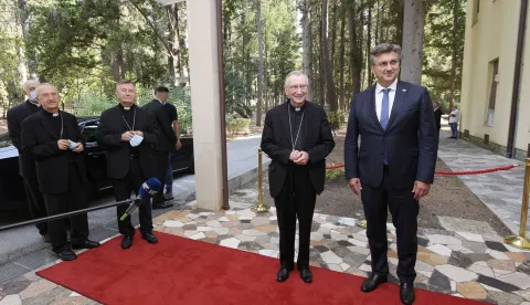Split, 15.09.2020. Predsjednik Vlade Andrej Plenković sastao se sa državnim tajnikom Svete Stolice kardinalom Pietrom Parolinom.foto HINA/ Mario STRMOTIĆ/ ms   
