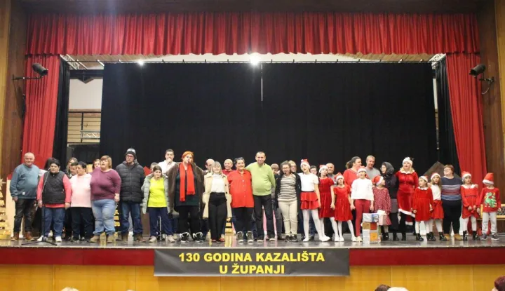 Golubovi na pozornicifoto: CK Županja