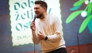 Osijek, 4. 10. 2025., Koncert ToMa, Advent u TvrđiToMa; advent; koncert; Tvrđa; kiša; posjetitelji; glazba