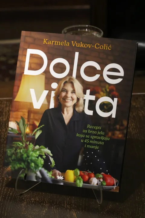 Osijek, 04. 12. 2025, Klub knjižare Nova: Predstavljanje knjige recepata "Dolce vita#, Karmele Vukov - Colić.snimio GOJKO MITIĆ
