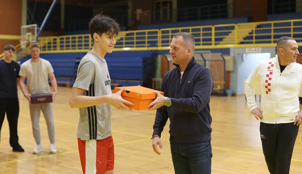 Donacija opreme košarkašima