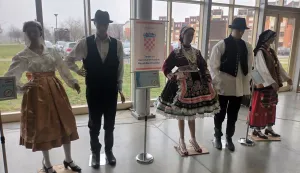 Izložba nošnji nacionalnih manjina VSŽ u Vukovaru