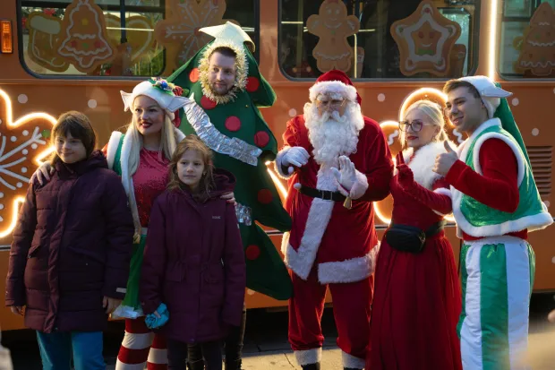 Osijek, 5. 12. 2025., Voćnja božićnim tramvajem, Udruga za Down sindrombožićni tramvaj; down sindrom; djeca; vožnja; blagdani; GPP