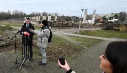 Vukovar, 06.12.2025. - Na šetnici kod gradilišta nove Ekonomske škole, predsjednik Domovinskog pokreta Ivan Penava održao konferenciju za medije s temom izglasanog amandmana na državni proračun vrijednog 27 milijuna eura, za dovršetak projekta Ekonomske škole u Vukovaru s gradskom sportskom dvoranom. Na fotografiji Ivan Penava. foto HINA/ Gordan Panić/ tm