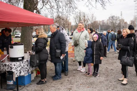 Osijek, 6. 12. 2025., Sajam antikvitetaantikviteti; sajam; kupci; posjetitelji; prodavači