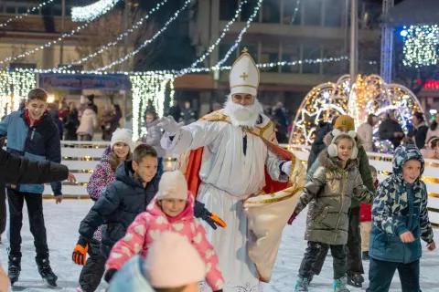 Sveti Nikola otvorio klizalištefoto: TZ Županje
