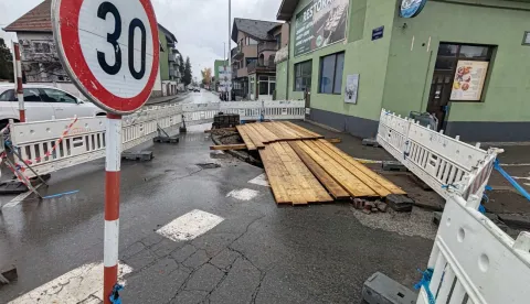 Propao pločnik na kružnom toku DIvaltova - SrijemskaGOJKO MITIĆ