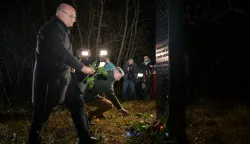 Zagreb, Sljeme - Srpsko narodno vijeće (SNV) i Antifašistička liga Republike Hrvatske, uz potporu Grada Zagreba, obilježili su 34. godišnjicu ubojstva, Aleksandre, Marije i Mihajla Zeca, i to na sljemenskom lokalitetu Adolfovac, mjestu gdje su u noći sa 7. na 8. prosinca 1991. ubijene dvanaestogodišnja Aleksandra i njezina majka Marija Zec. foto HINA/ SNV/ Sandro Lendler/ tm