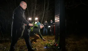 Zagreb, Sljeme - Srpsko narodno vijeće (SNV) i Antifašistička liga Republike Hrvatske, uz potporu Grada Zagreba, obilježili su 34. godišnjicu ubojstva, Aleksandre, Marije i Mihajla Zeca, i to na sljemenskom lokalitetu Adolfovac, mjestu gdje su u noći sa 7. na 8. prosinca 1991. ubijene dvanaestogodišnja Aleksandra i njezina majka Marija Zec. foto HINA/ SNV/ Sandro Lendler/ tm