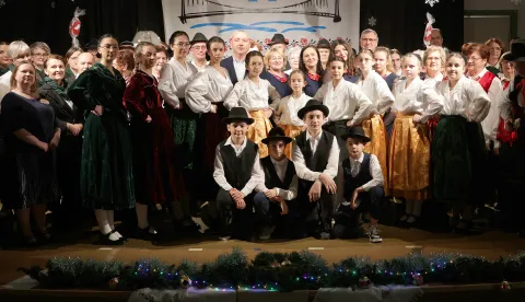 Osijek, 06. 12. 2025., Mađarski centar, KUD Rusina Osijek, dravski valovi, zajednička fotografija; Marko Eljuga SNIMIO BRUNO JOBST