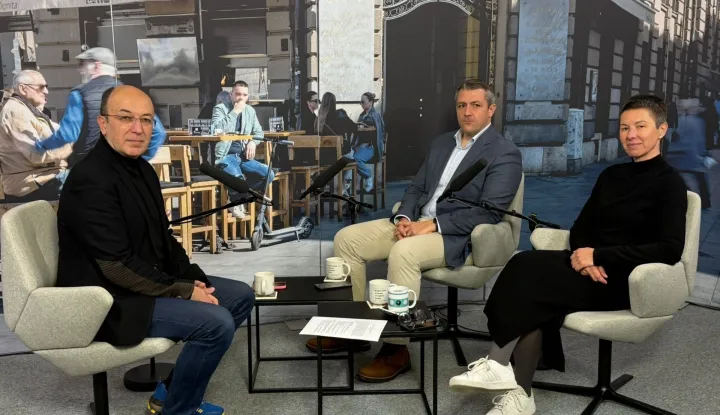 MAGAZINredit: MANJGURACaption:Špica s Macanom - Krešimir Macan, Marko Bogdan, i Sandra Ferenčak - Tetka