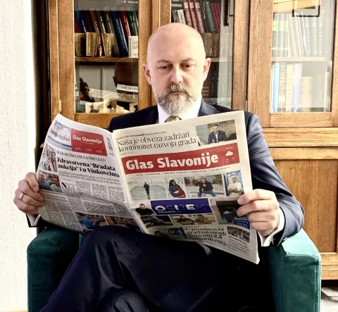 Vladimir Ham, intendant HNK Osijek, čita Glas