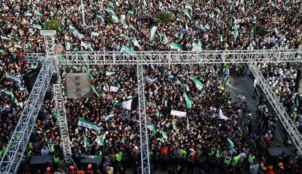 epa12572448 A general view shows hundreds of people gathered in Al-Assi Square during celebrations marking one year since the city's liberation, in Hama, Syria, 05 December 2025. Syria marks the first anniversary of the sudden collapse of Bashar al-Assad's regime on 08 December 2025, bringing to an end more than five decades of Baathist rule. According to the UN Human Rights Office, the civil war in Syria claimed more than 300.000 civilians' lives from March 2011 to March 2021. Millions of Syrians remain displaced inside the country and as refugees abroad. EPA/BILAL AL-HAMMOUD