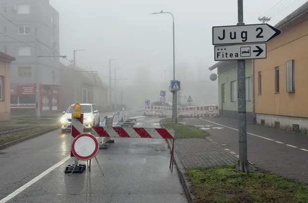 Osijek, 08. 12. 2025., Kružni tok, Divaltova - Srijemska, Voodovod Osijek, radovi, kanalizacija, pukla cijev, saniranje, šteta SNIMIO BRUNO JOBST