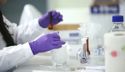 05.04.2016., Zagreb - Ilustracije proizvodnje u tvornici PLIVA. PLIVINO poslovanje obuhvaca proizvodnju gotovih lijekova i aktivnih farmaceutskih supstancija. Proizvodna lokacija u Zagrebu specijalizirana je za proizvodnju suhih oralnih oblika lijekova, sterilnih proizvoda, krema i masti. "nPhoto: Sanjin Strukic/PIXSELL