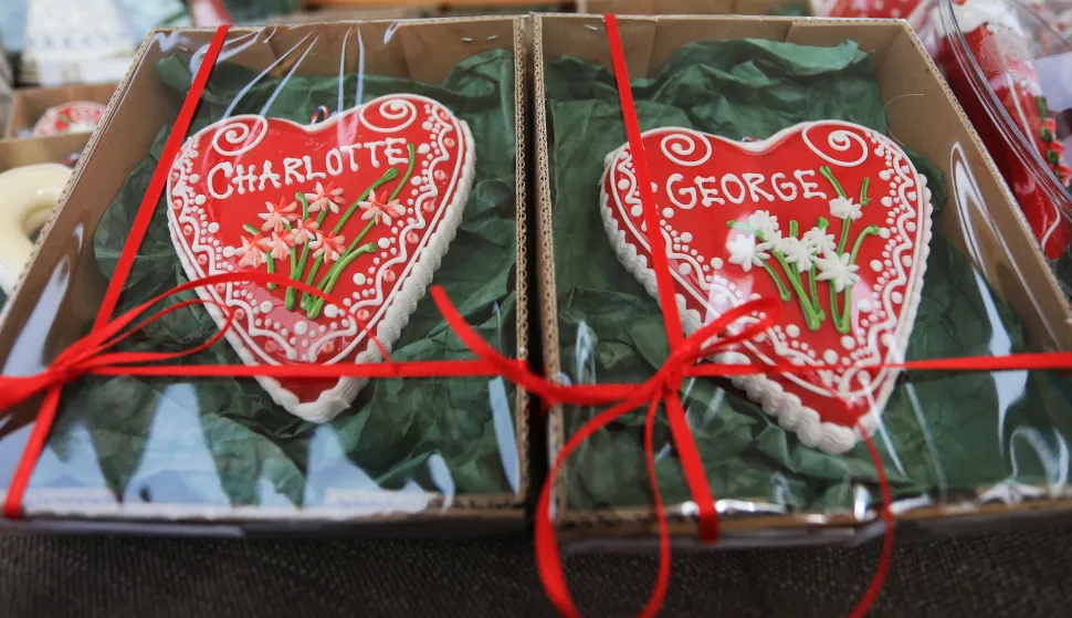 15.03.2016., Osijek - Njihove kraljevske visosti princ od Walesa i vojvotkinja od Cornwalla tijekom posjeta Osijeku obisli su Trg sv. Trojstva u Tvrdji gdje su obisli standove s ekoloskim proizvodima domacih proizvodjaca i clanice udruge Rubina koje njeguju izradu zlatoveza. "nPhoto: Davor Javorovic/POOL/PIXSELL