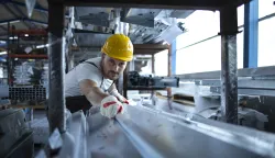 Factory worker working in warehouse handling metal material for production.freepikmetal radnik 