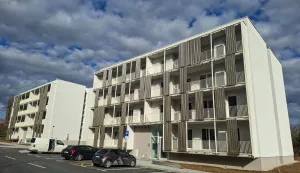 redani ključevi 38 novih stanova za SiščaneSisak, 05.12.2025 -  Potpredsjednik Vlade i ministar prostornoga uređenja, graditeljstva i državne imovine Branko Bačić u petak je nazočio uručenju ključeva za 38 stanova u dvije nove višestambene zgrade u sisačkoj Ulici Tina Ujevića. foto HINA/ MPGI/ ik