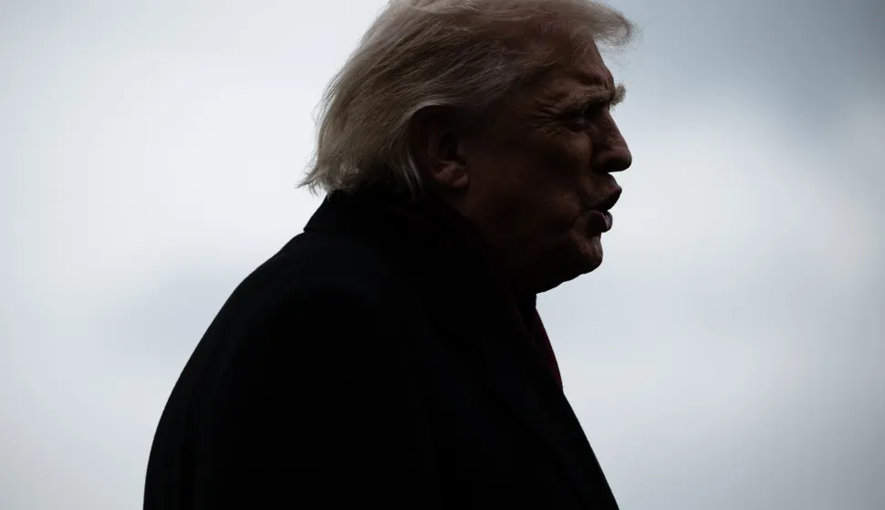 epa12542648 US President Donald Trump speaks to members of the media on the South Lawn of the White House before boarding Marine One in Washington, DC, USA, 22 November 2025. EPA/GRAEME SLOAN/POOL