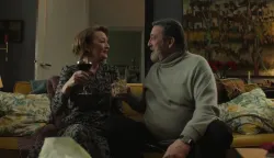 Lesley Manville i Ciar&aacute;n Hinds u filmu "Midwinter Break"