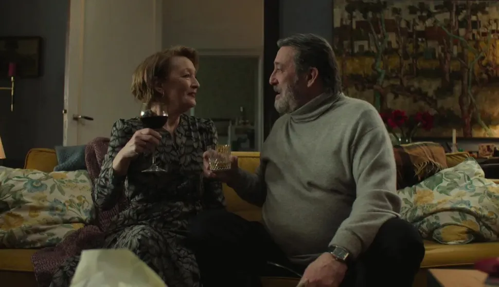 Lesley Manville i Ciar&aacute;n Hinds u filmu "Midwinter Break"
