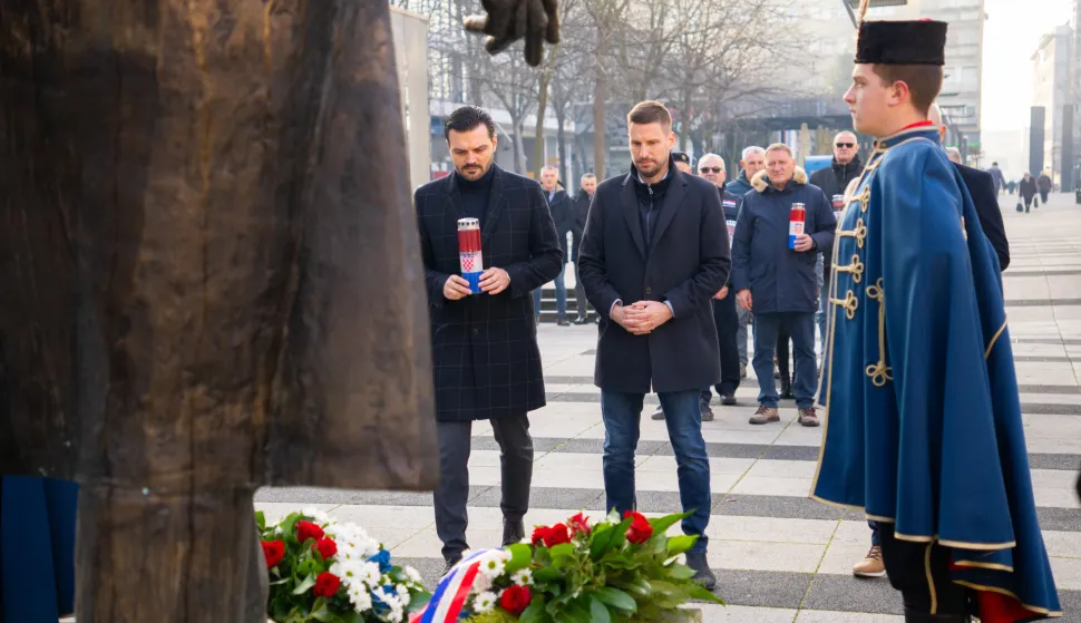 Osijek, 10. 12. 2025., Obljetnica smrti Franje Tuđmana, Trg SlobodeDragan Vulin; Ivan Radić; branitelji; obljenica; Franjo Tuđman